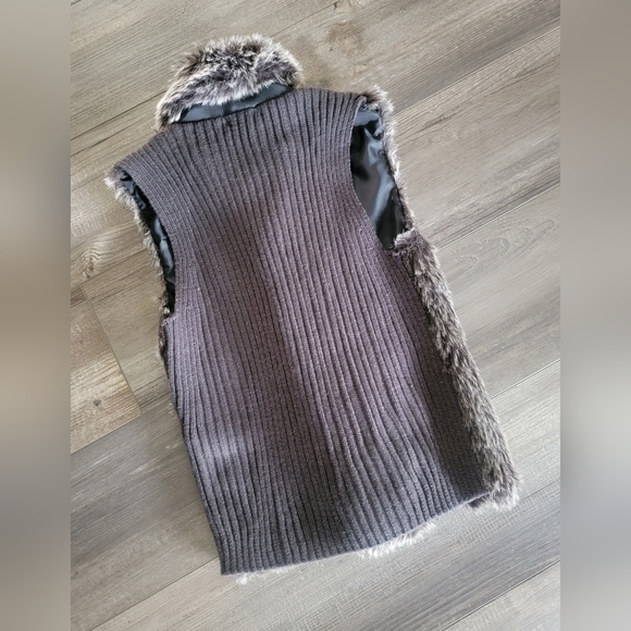 XOXO Faux Fur & Knit Sleeveless Jacket - Picture 3 of 3